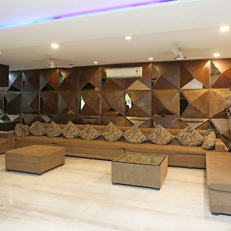 فندق Oyo 13564 Near Prem Mandir ماثورا المظهر الخارجي الصورة