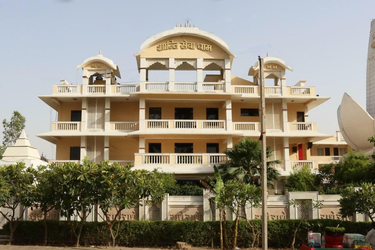 فندق Oyo 13564 Near Prem Mandir ماثورا المظهر الخارجي الصورة