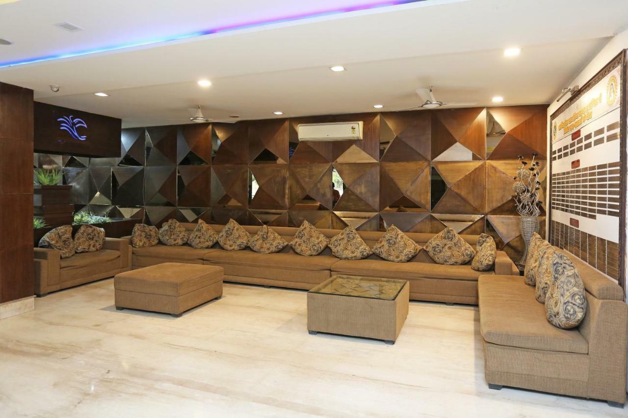 فندق Oyo 13564 Near Prem Mandir ماثورا المظهر الخارجي الصورة