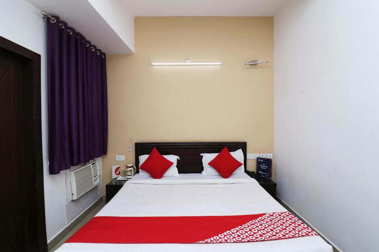 فندق Oyo 13564 Near Prem Mandir ماثورا المظهر الخارجي الصورة