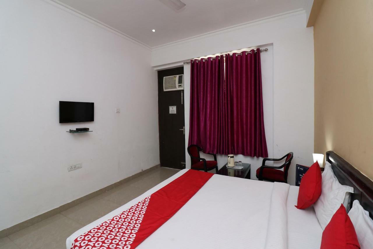 فندق Oyo 13564 Near Prem Mandir ماثورا المظهر الخارجي الصورة