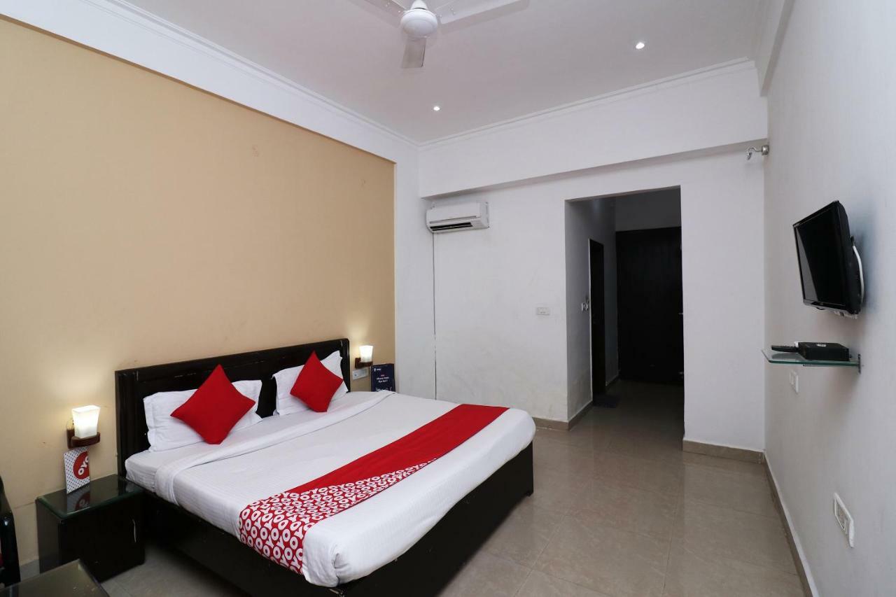 فندق Oyo 13564 Near Prem Mandir ماثورا المظهر الخارجي الصورة