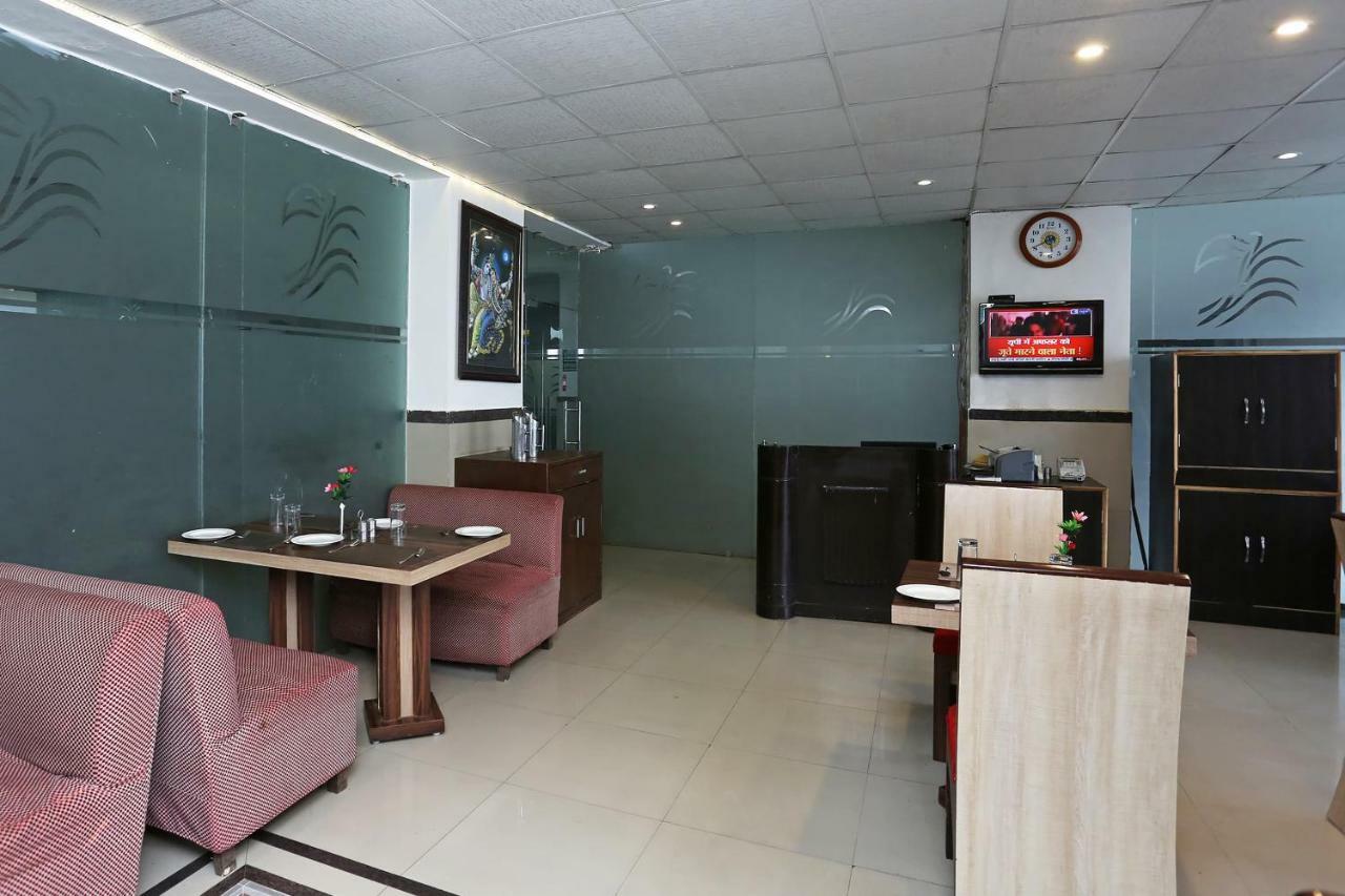فندق Oyo 13564 Near Prem Mandir ماثورا المظهر الخارجي الصورة