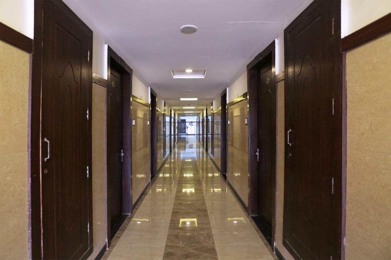 فندق Oyo 13564 Near Prem Mandir ماثورا المظهر الخارجي الصورة