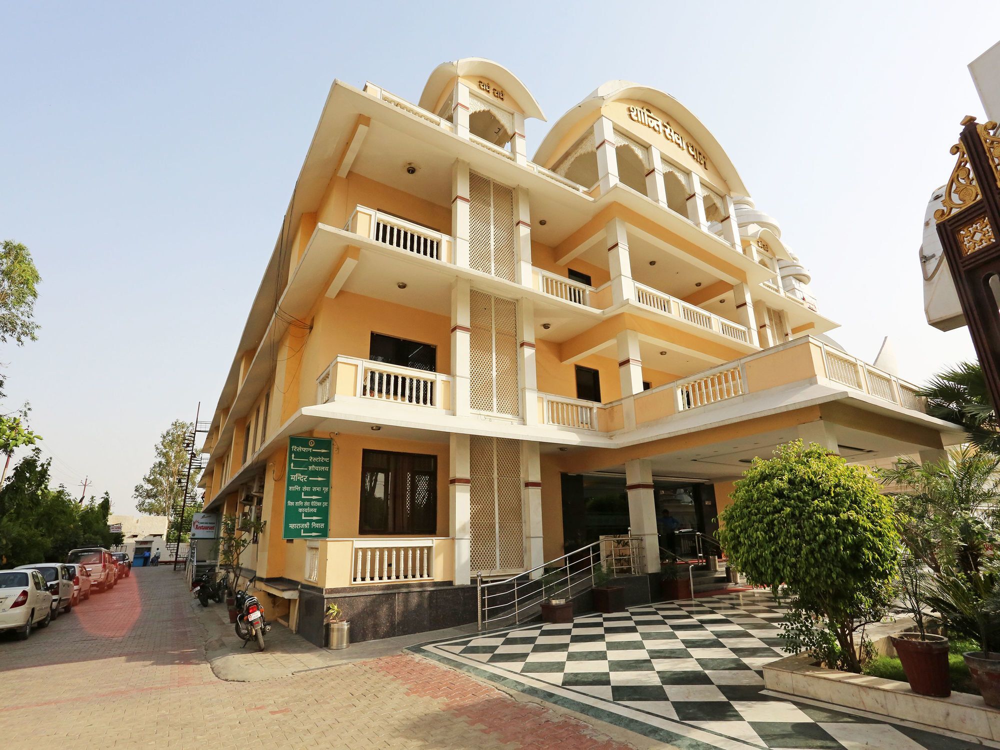 فندق Oyo 13564 Near Prem Mandir ماثورا المظهر الخارجي الصورة